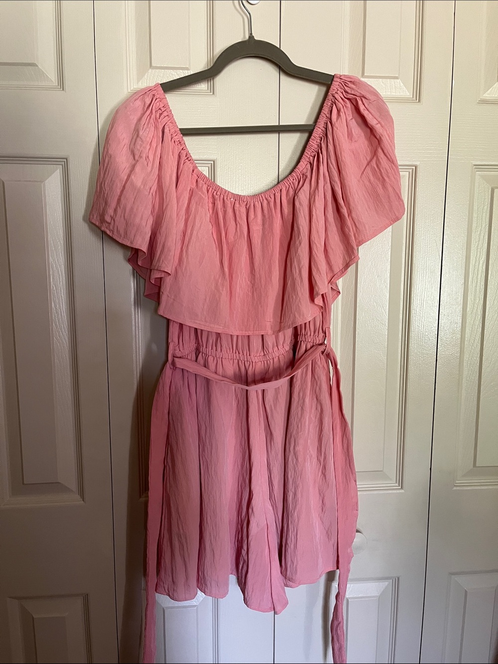 Pink off-shoulder romper - Picture 5 of 6
